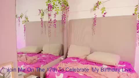 Snapshot of chloe_peach_ chatting on July 28, 8:52 pm chloe_peach_ online show from July 28, 8:52 pm