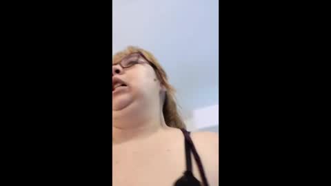 chloe_prg online show from April 28, 4:39 am