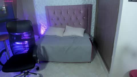 chloe_prg online show from July 24, 5:05 am