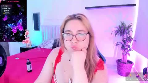 chloe_prg online show from July 28, 9:47 pm