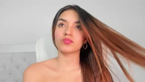 Snapshot of chloe_rubi chatting on February 20, 7:19 pm CHLOE online show from February 20, 7:19 pm