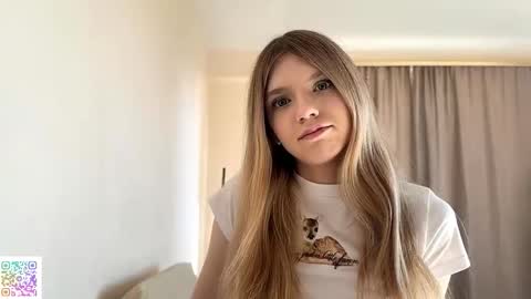 Snapshot of chloe_show chatting on October 17, 11:24 am hloe online show from October 17, 11:24 am