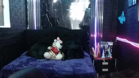 chloe_smith5 online show from June 23, 2:37 pm