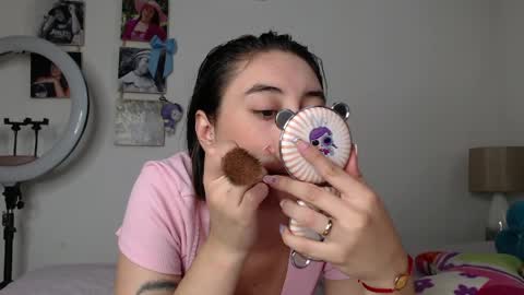 Snapshot of chloe_vahos chatting on March 29, 9:59 pm Chloe online show from March 29, 9:59 pm