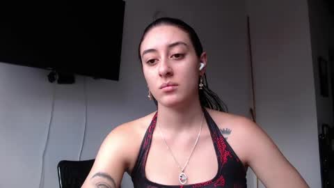 Snapshot of chloe_vahos chatting on May 5, 7:00 pm Chloe online show from May 5, 7:00 pm