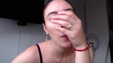 Snapshot of chloe_vahos chatting on May 21, 8:27 pm Chloe online show from May 21, 8:27 pm