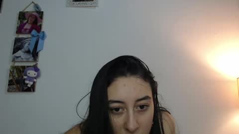 Snapshot of chloe_vahos chatting on May 28, 9:23 pm Chloe online show from May 28, 9:23 pm
