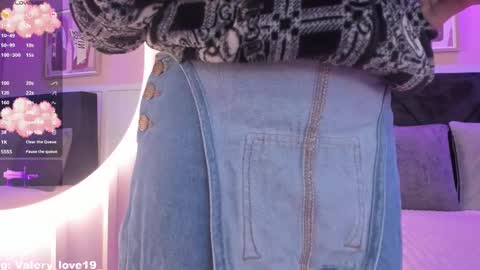 Snapshot of chloe_watson_ chatting on February 14, 7:32 pm online show from February 14, 7:32 pm