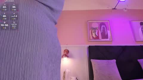 Snapshot of chloe_watson_ chatting on March 6, 8:27 pm online show from March 6, 8:27 pm