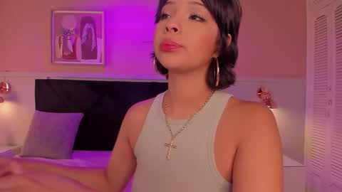 Snapshot of chloe_watson_ chatting on March 17, 7:28 pm online show from March 17, 7:28 pm