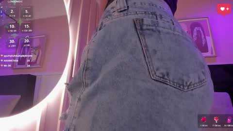 Snapshot of chloe_watson_ chatting on March 19, 7:51 pm online show from March 19, 7:51 pm