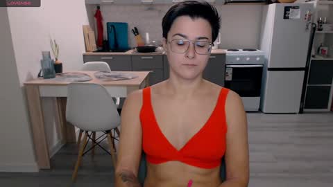 Eva and Sandra online show from December 5, 5:28 pm