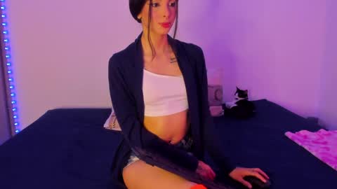 Snapshot of chloeaddamss chatting on June 1, 4:36 am 3 online show from June 1, 4:36 am