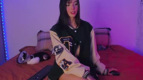 Snapshot of chloeaddamss chatting on June 6, 3:00 am 3 online show from June 6, 3:00 am