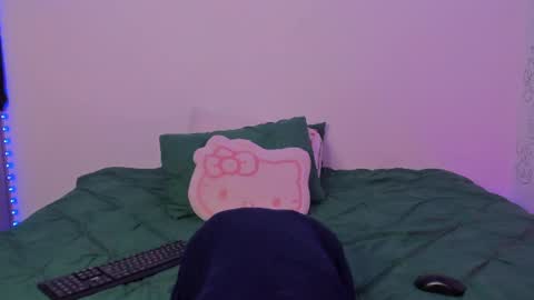 Snapshot of chloeaddamss chatting on June 14, 4:25 am 3 online show from June 14, 4:25 am