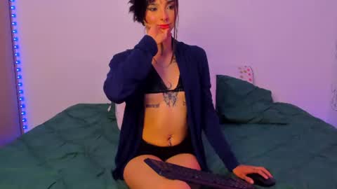 Snapshot of chloeaddamss chatting on June 17, 11:27 pm 3 online show from June 17, 11:27 pm