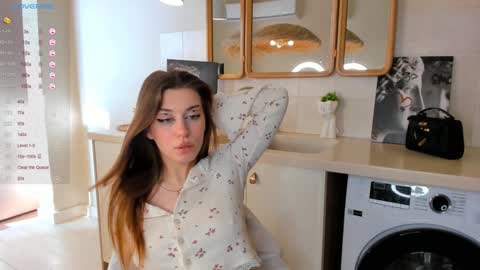 Snapshot of chloealice chatting on February 5, 10:19 am Megan and Jeniffer online show from February 5, 10:19 am