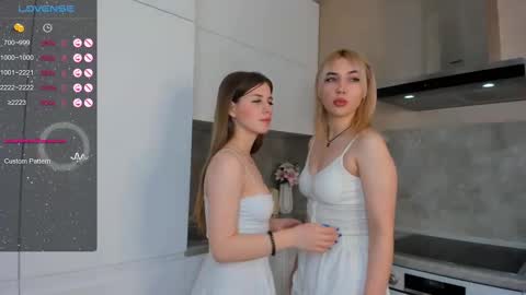 Snapshot of chloealice chatting on February 21, 6:07 am Megan and Jeniffer online show from February 21, 6:07 am