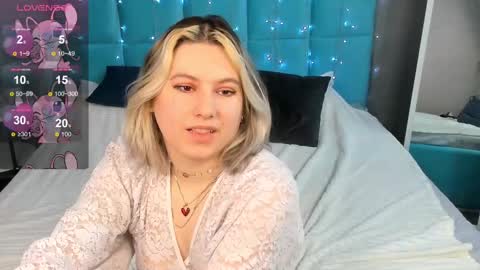 Snapshot of chloebloss0m chatting on February 11, 2:02 pm Boni online show from February 11, 2:02 pm