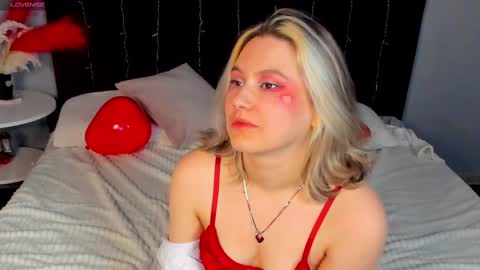 Snapshot of chloebloss0m chatting on February 14, 2:12 pm Boni online show from February 14, 2:12 pm