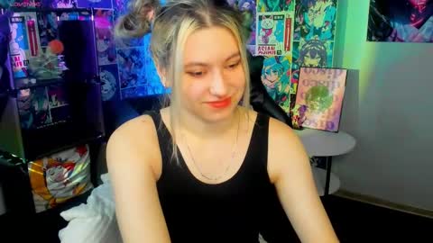 Snapshot of chloebloss0m chatting on March 5, 3:29 am Boni online show from March 5, 3:29 am