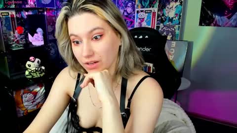 Snapshot of chloebloss0m chatting on March 9, 3:01 am Boni online show from March 9, 3:01 am