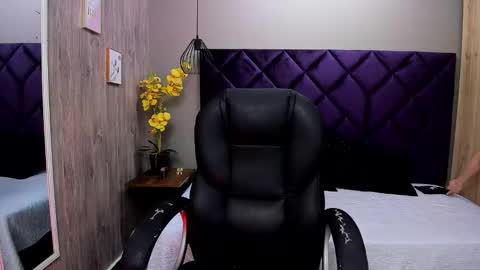 Snapshot of chloecampbell03 chatting on September 21, 1:02 pm chloecampbell03 online show from September 21, 1:02 pm