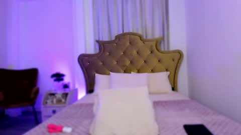 Snapshot of chloecheryy chatting on December 5, 10:23 am Chloe online show from December 5, 10:23 am