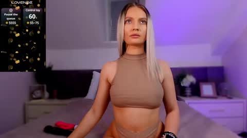 Snapshot of chloecheryy chatting on February 25, 4:21 pm Chloe online show from February 25, 4:21 pm