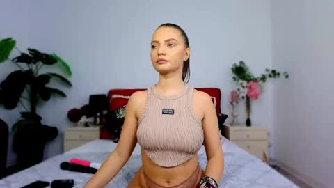 Snapshot of chloecheryy chatting on November 5, 6:13 am Chloe online show from November 5, 6:13 am