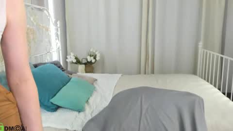 Snapshot of chloedeccker chatting on June 5, 1:45 am Chloe Deccker online show from June 5, 1:45 am