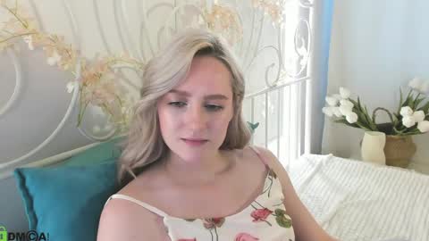 Snapshot of chloedeccker chatting on June 5, 6:52 am Chloe Deccker online show from June 5, 6:52 am