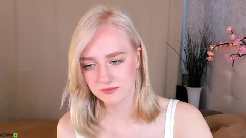 Snapshot of chloedeccker chatting on June 15, 1:08 am Chloe Deccker online show from June 15, 1:08 am