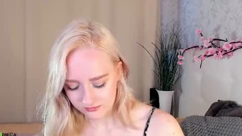 Snapshot of chloedeccker chatting on June 17, 1:08 am Chloe Deccker online show from June 17, 1:08 am