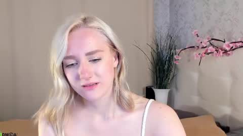 Snapshot of chloedeccker chatting on June 22, 1:18 am Chloe Deccker online show from June 22, 1:18 am