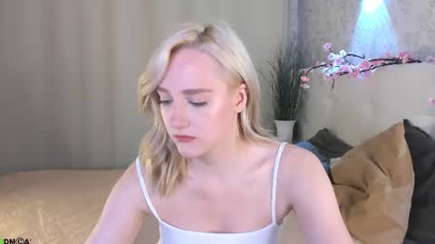 Snapshot of chloedeccker chatting on June 25, 1:05 am Chloe Deccker online show from June 25, 1:05 am