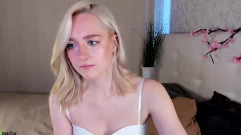 Snapshot of chloedeccker chatting on June 30, 1:17 am Chloe Deccker online show from June 30, 1:17 am
