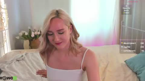 Snapshot of chloedeccker chatting on July 7, 7:23 am Chloe Deccker online show from July 7, 7:23 am