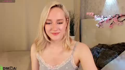 Snapshot of chloedeccker chatting on July 27, 1:01 am Chloe Deccker online show from July 27, 1:01 am