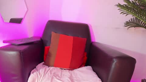 Chloe  online show from March 5, 11:05 pm