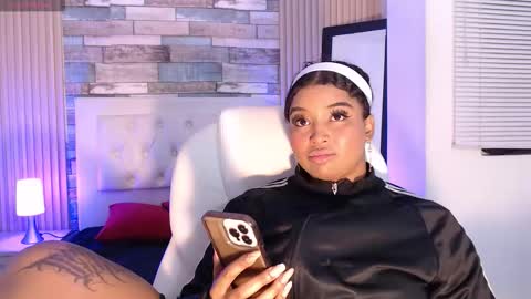 chloee_hs online show from September 17, 3:19 am