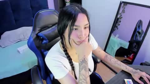 Snapshot of chloee_thompson chatting on October 22, 12:11 am ChloeeThompson online show from October 22, 12:11 am