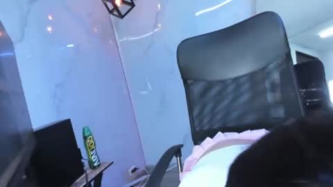 Snapshot of chloee_thompson chatting on November 9, 3:05 am ChloeeThompson online show from November 9, 3:05 am