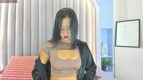 C H L O E  online show from February 10, 11:36 am