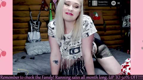 Snapshot of chloeerose2000 chatting on January 24, 5:42 am ChloeeRose online show from January 24, 5:42 am