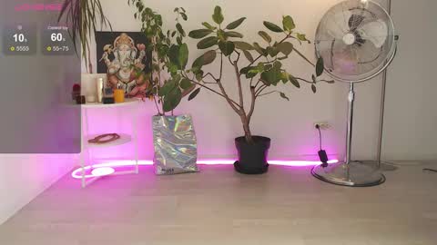 Chloe online show from October 17, 9:01 am