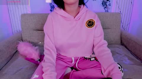 chloegils online show from October 17, 3:25 pm