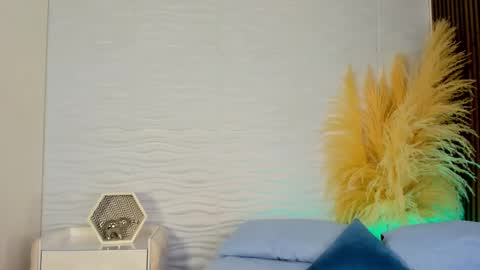 chloegils online show from February 3, 11:26 am