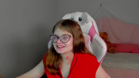 ChloeHalses online show from April 10, 7:07 pm
