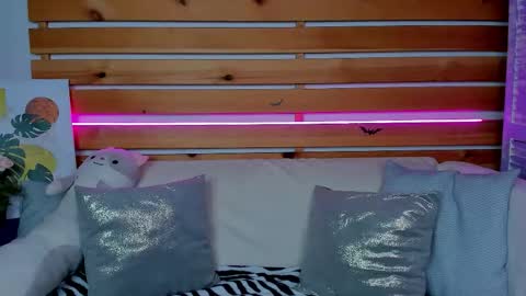 Snapshot of chloejenyss chatting on November 15, 1:25 am Chloe online show from November 15, 1:25 am